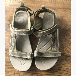 Youth boy/men size 6 camo